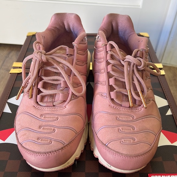 air max plus rust pink